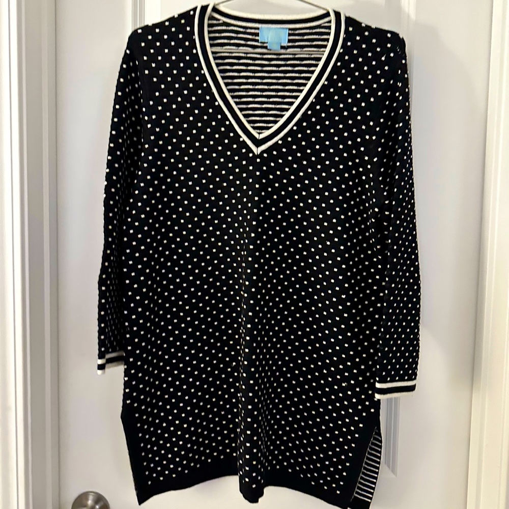 CeCe Black Dots V-neck Knit. Size M.